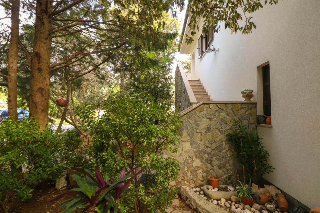 Apartments Blue And Green With Balcony Baska  Exterior photo