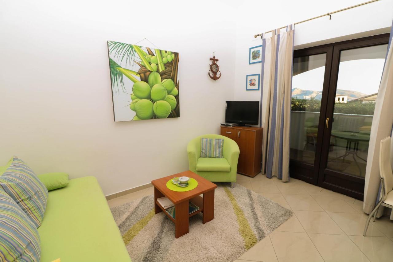Apartments Blue And Green With Balcony Baska  Exterior photo